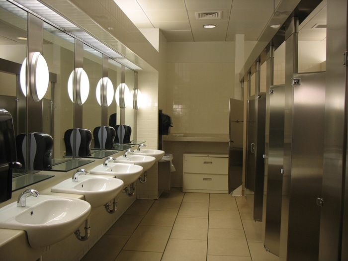 Định nghĩa tiếng Anh phòng tắm công cộng: Public restroom là một từ rất quen thuộc với người sử dụng tiếng Anh khi nhắc đến nhà vệ sinh công cộng. Đây là nơi cung cấp dịch vụ vệ sinh miễn phí cho mọi người dân để đảm bảo sự tiện nghi và sức khỏe cá nhân. Hãy xem hình ảnh liên quan để thấy sự tiện nghi và chất lượng của phòng tắm công cộng.